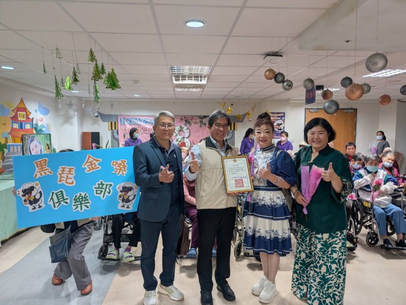 佳里榮家成立「黑琵金嗓俱樂部」 長輩齊聲歡唱