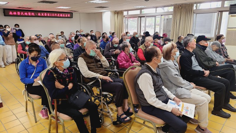 預防老人跌倒與正確使用輔具 佳里榮家辦理榮民輔具宣導