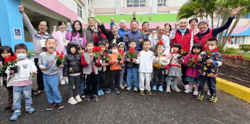 花蓮榮家植樹節老幼同歡 親手栽種希望之苗傳遞溫馨情