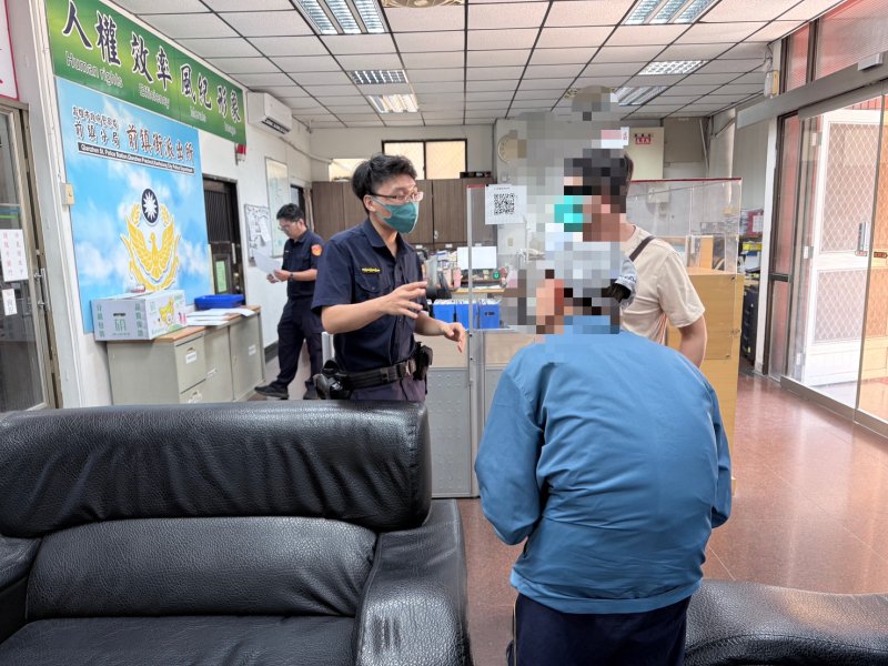 迷途老翁外出散步迷路　前鎮警暖心協助平安返家