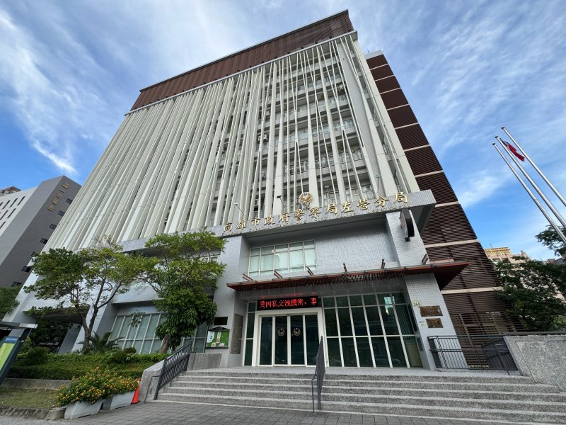 龍舟訓練人員及時救援落水女子　左營警協助聯繫家屬平安返家