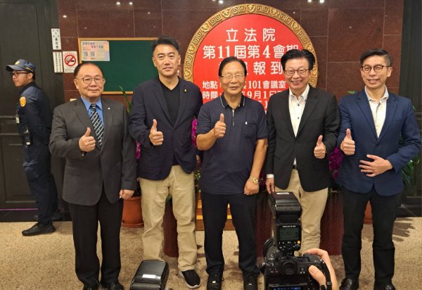 立法院第11屆第4會期於9月1日至2日辦理委員報到，會場設於群賢樓101會議室，氣氛莊重隆重，宣告新會期正式展開